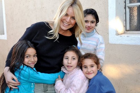 Female volunteer with children in a care project in Argentina